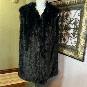❇️NWOT Angie Black Luxurious Faux Fur Vest - Stunning/ longer length Sz L
